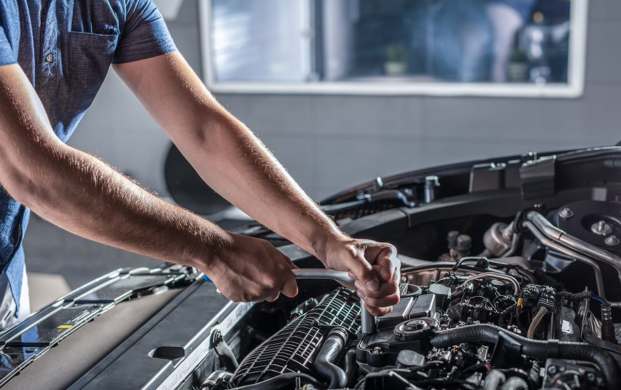 Auto mechanic repairing a car