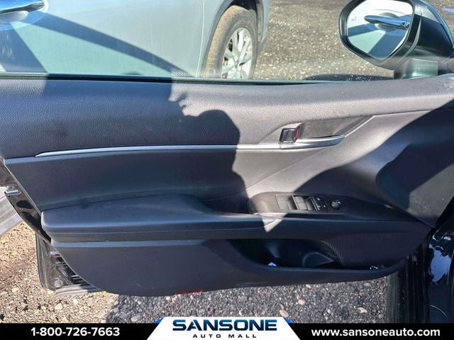 2022 Toyota Camry Hybrid SE