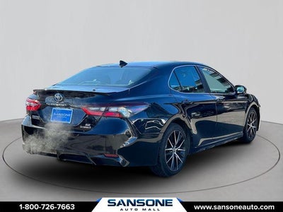 2022 Toyota Camry Hybrid SE
