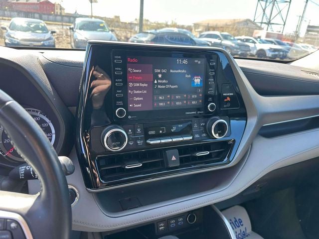 2022 Toyota Highlander LE