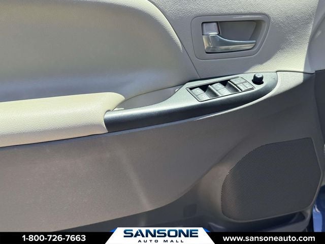 2020 Toyota Sienna LE 7 Passenger