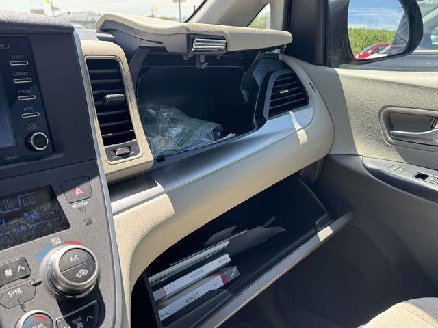 2020 Toyota Sienna LE 7 Passenger