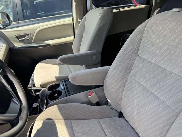 2020 Toyota Sienna LE 7 Passenger