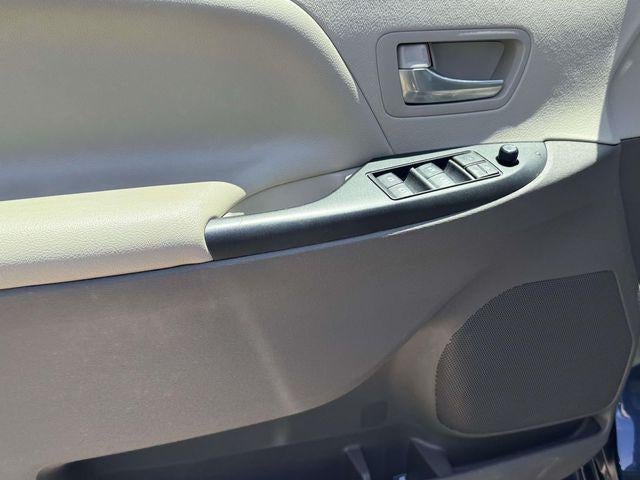 2020 Toyota Sienna LE 7 Passenger