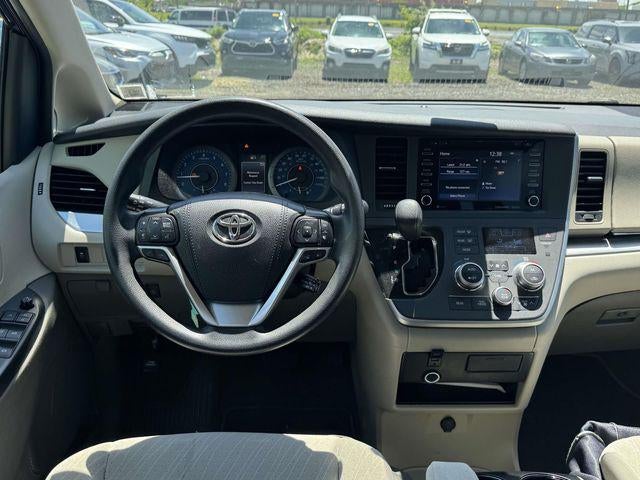 2020 Toyota Sienna LE 7 Passenger