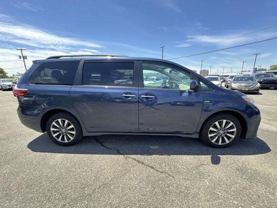 2020 Toyota Sienna LE 7 Passenger