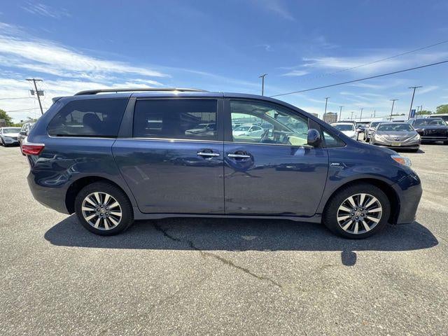 2020 Toyota Sienna LE 7 Passenger