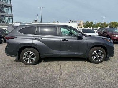 2025 Toyota Highlander XLE