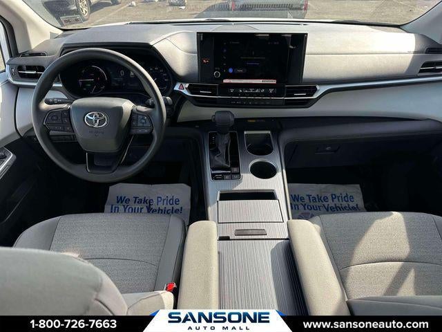 2025 Toyota Sienna LE 8 Passenger