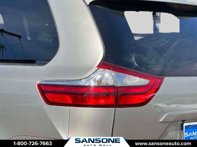 2015 Toyota Sienna XLE 8 Passenger