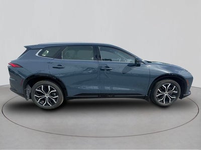 2025 Toyota Crown Signia XLE