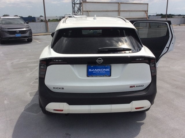 2025 Nissan Kicks SR