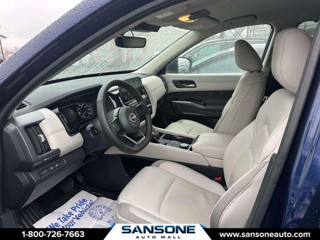 2025 Nissan Pathfinder SL