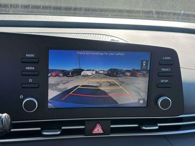 2023 Hyundai Elantra SE