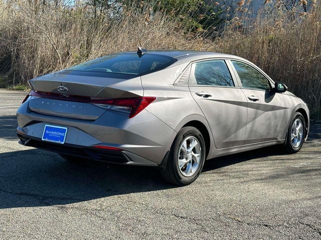2023 Hyundai Elantra SE
