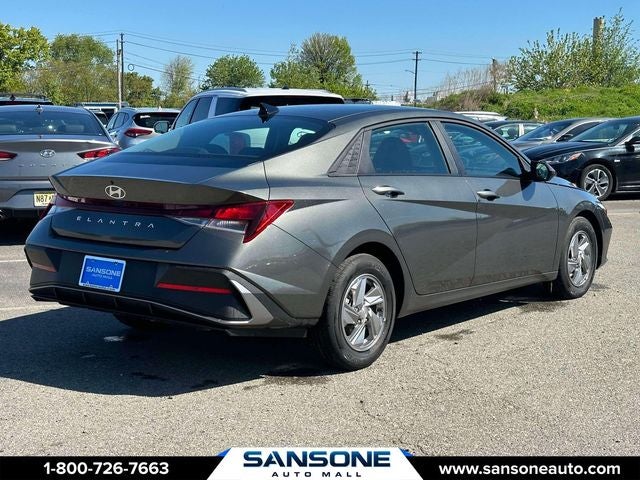 2025 Hyundai Elantra SE