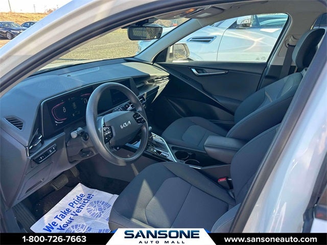 2023 Kia Niro LX