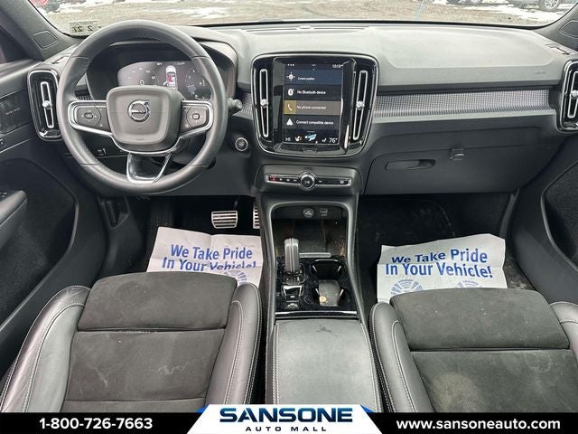 2022 Volvo XC40 R-Design