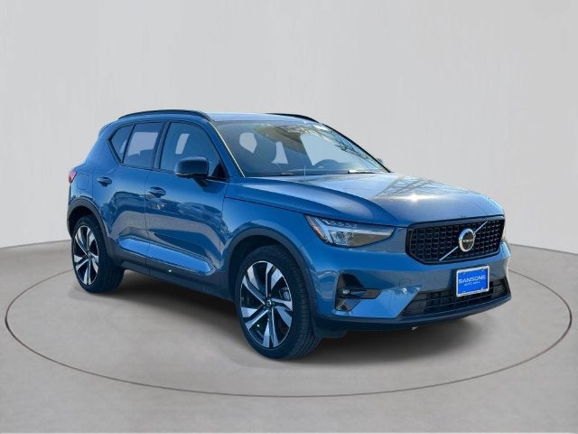 2024 Volvo XC40 B5 Plus Dark Theme