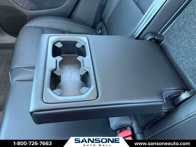 2024 Volvo XC40 B5 Plus Dark Theme