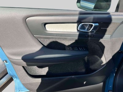 2024 Volvo XC40 B5 Plus Dark Theme