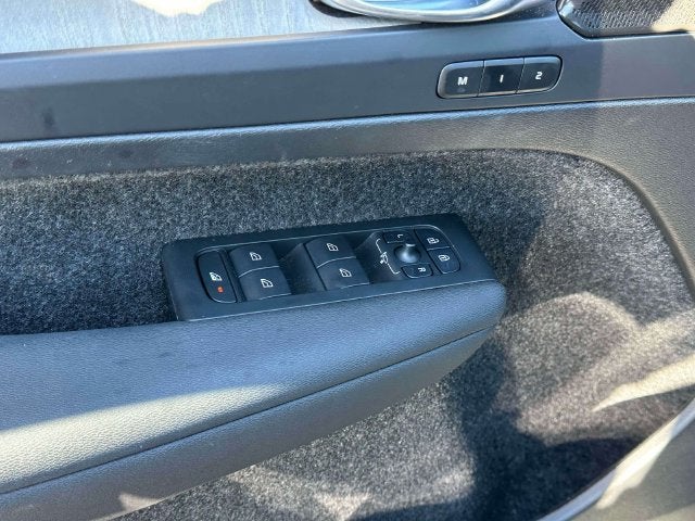 2024 Volvo XC40 B5 Plus Dark Theme