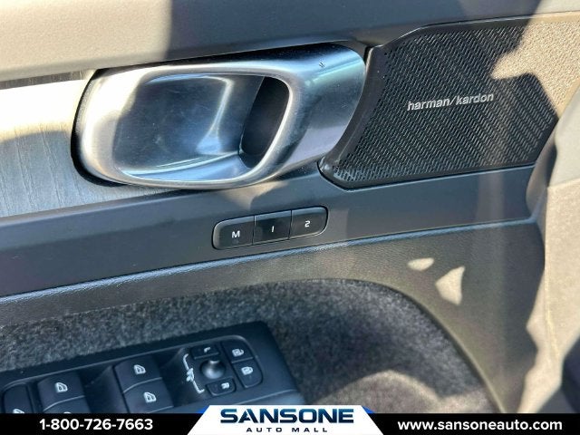 2024 Volvo XC40 B5 Plus Dark Theme
