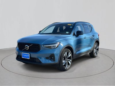 2024 Volvo XC40 B5 Plus Dark Theme