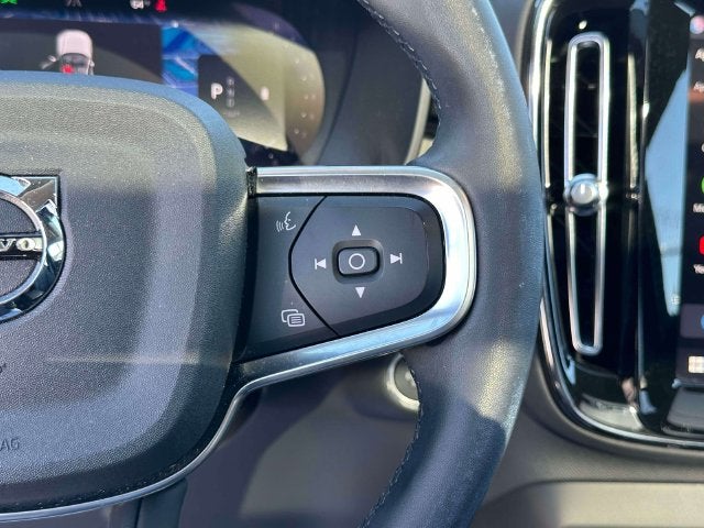 2024 Volvo XC40 B5 Plus Dark Theme