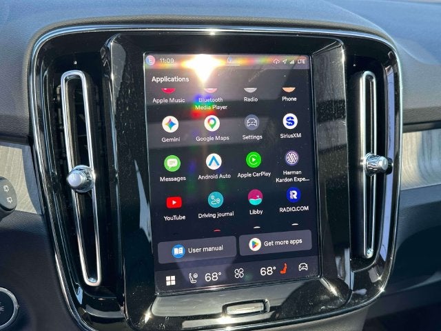 2024 Volvo XC40 B5 Plus Dark Theme