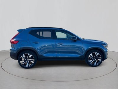2024 Volvo XC40 B5 Plus Dark Theme