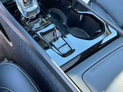 2024 Volvo XC40 B5 Plus Dark Theme