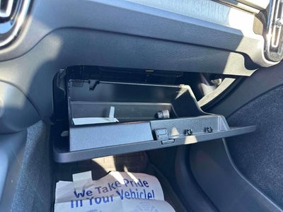 2024 Volvo XC40 B5 Plus Dark Theme