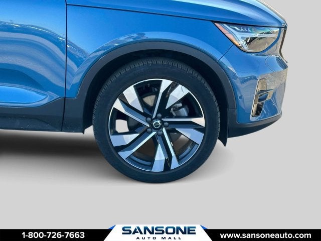 2024 Volvo XC40 B5 Plus Dark Theme