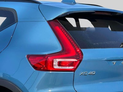 2024 Volvo XC40 B5 Plus Dark Theme