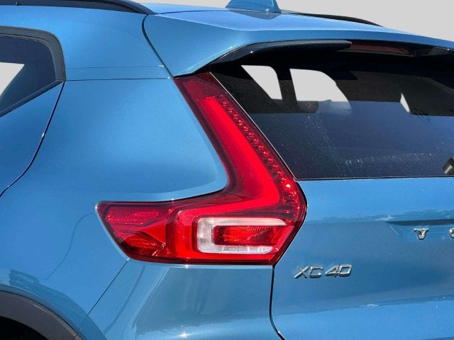 2024 Volvo XC40 B5 Plus Dark Theme